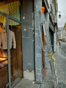 Rénovation devanture magasin enseigne Paris Lemaire Peinture Renovation