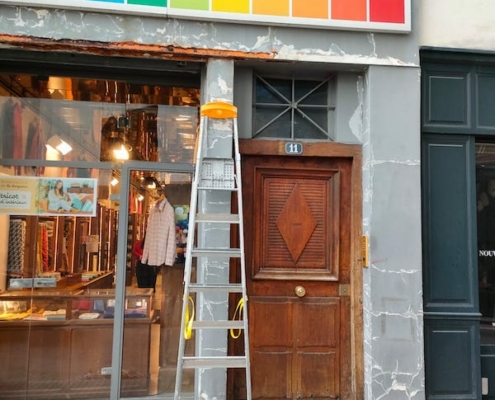 Rénovation devanture magasin enseigne Paris Lemaire Peinture Renovation